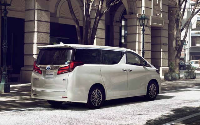 Sewa Mobil Alphard Surabaya